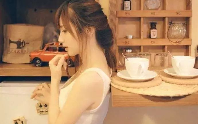 情人节，16岁高中情侣开房：女孩需要底线教育，男孩需要阳光教育！