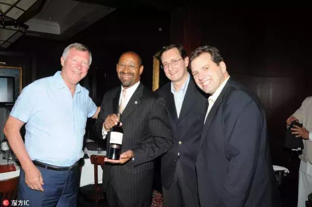 都知道伊涅斯塔红酒生意很火，但是老爵爷才是足坛真正的酒中仙！