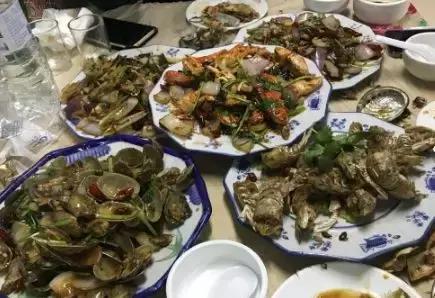 夏天来了喝啤酒吃海鲜,夏天到了吃海鲜