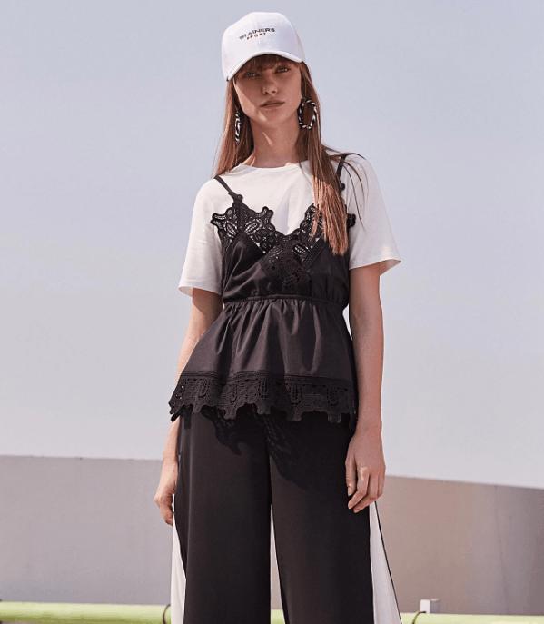 夏天穿白色t恤会透怎么办,买的白色t恤太透了怎么搭配