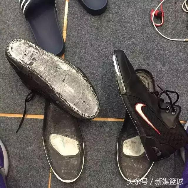 马努尼克杨球鞋,nba名场面尼克杨变向晃飞詹姆斯