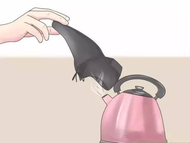 运动鞋子买小了一招变大的妙招,新买的鞋子挤脚怎么使鞋子变大