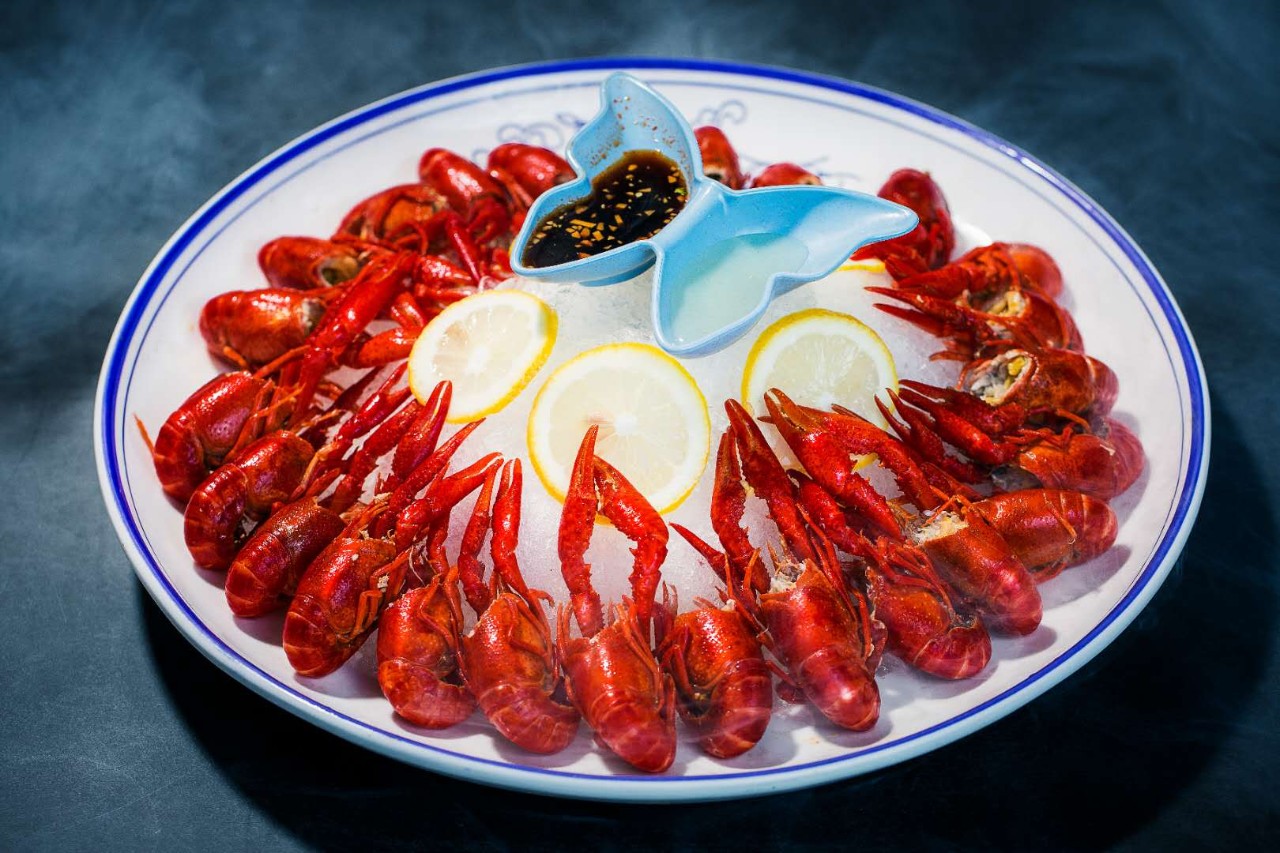 高管放弃高薪，研发出100多道新菜，取材就在店门口的小花园！