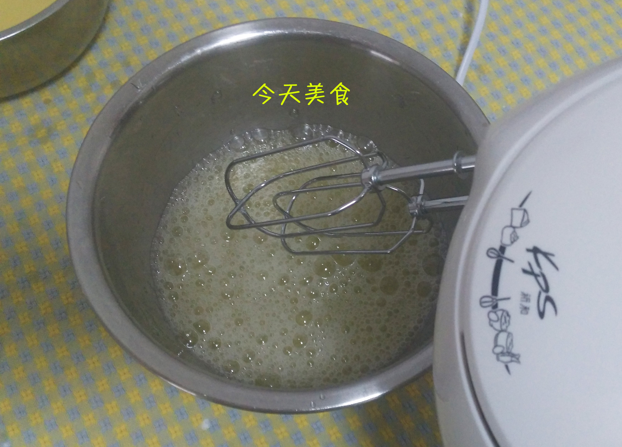 这有详细图文介绍，学一学怎么做蛋糕，就不会被戚风给“气疯”了