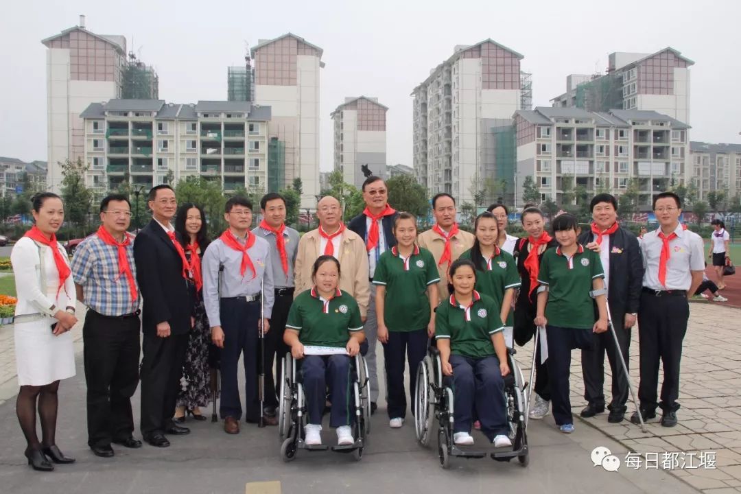 关爱志愿者温暖城市主题活动,学校爱心公益活动宣传报道