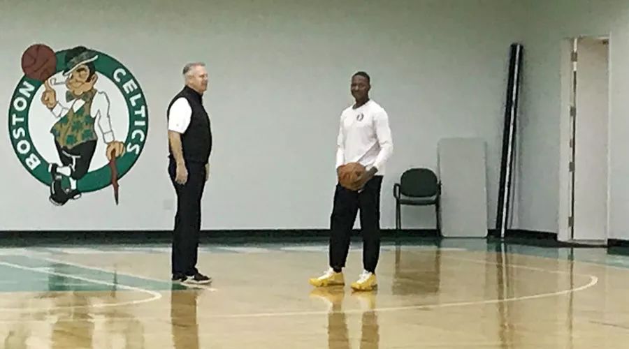 纵是冷血的安吉，心中也有一个不能交易的人呢