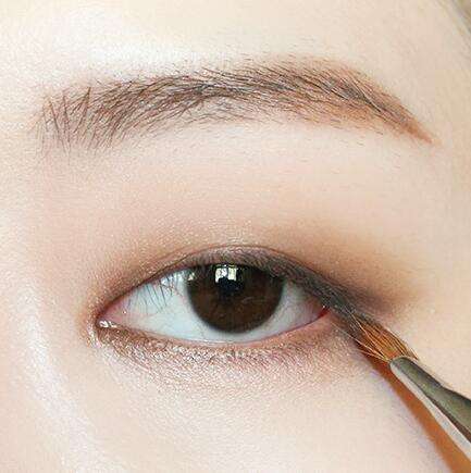 单眼皮的眼妆教程干净高级,心机单眼皮眼妆