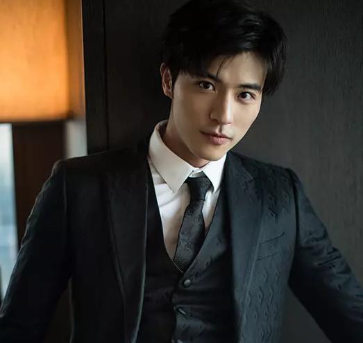 本是去新剧看黄景瑜脱衣有肉,却被一票高颜值小姐姐小哥哥圈粉