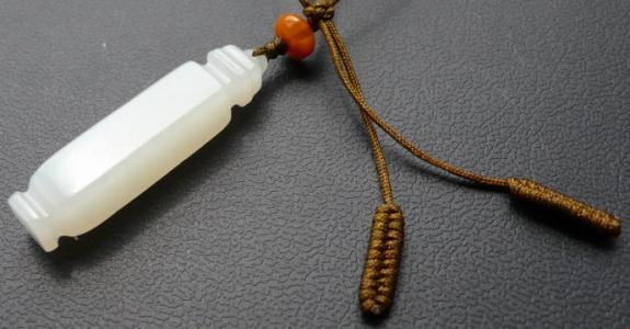 儿时学翩翩公子玩过折扇的在哪里？如今竹扇可卖出iPhoneX的价