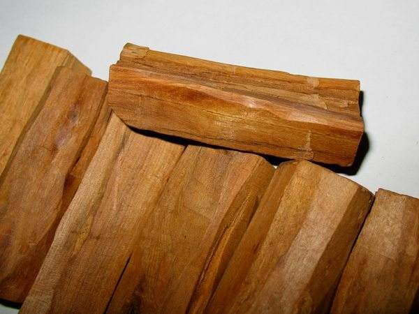 儿时学翩翩公子玩过折扇的在哪里？如今竹扇可卖出iPhoneX的价