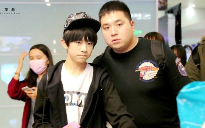 易烊千玺越来越撩！有胖虎护航，粉丝表示：不担心千玺被“拐跑”