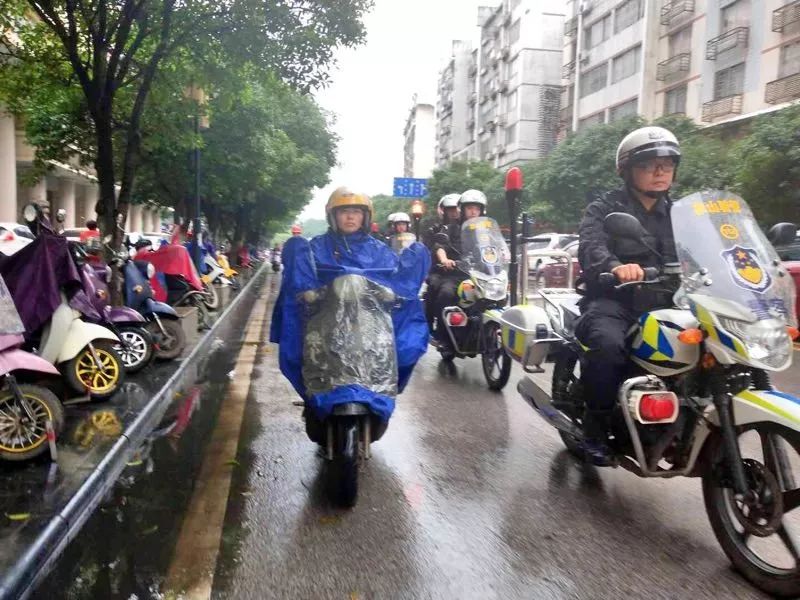 骑警高清图,骑警实拍