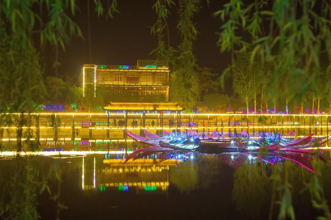 端午节我们要划龙舟还要干什么呢,端午节划龙舟的地方在哪里