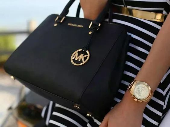 流行什么款式的包包又实用,今年流行大包包还是小包包