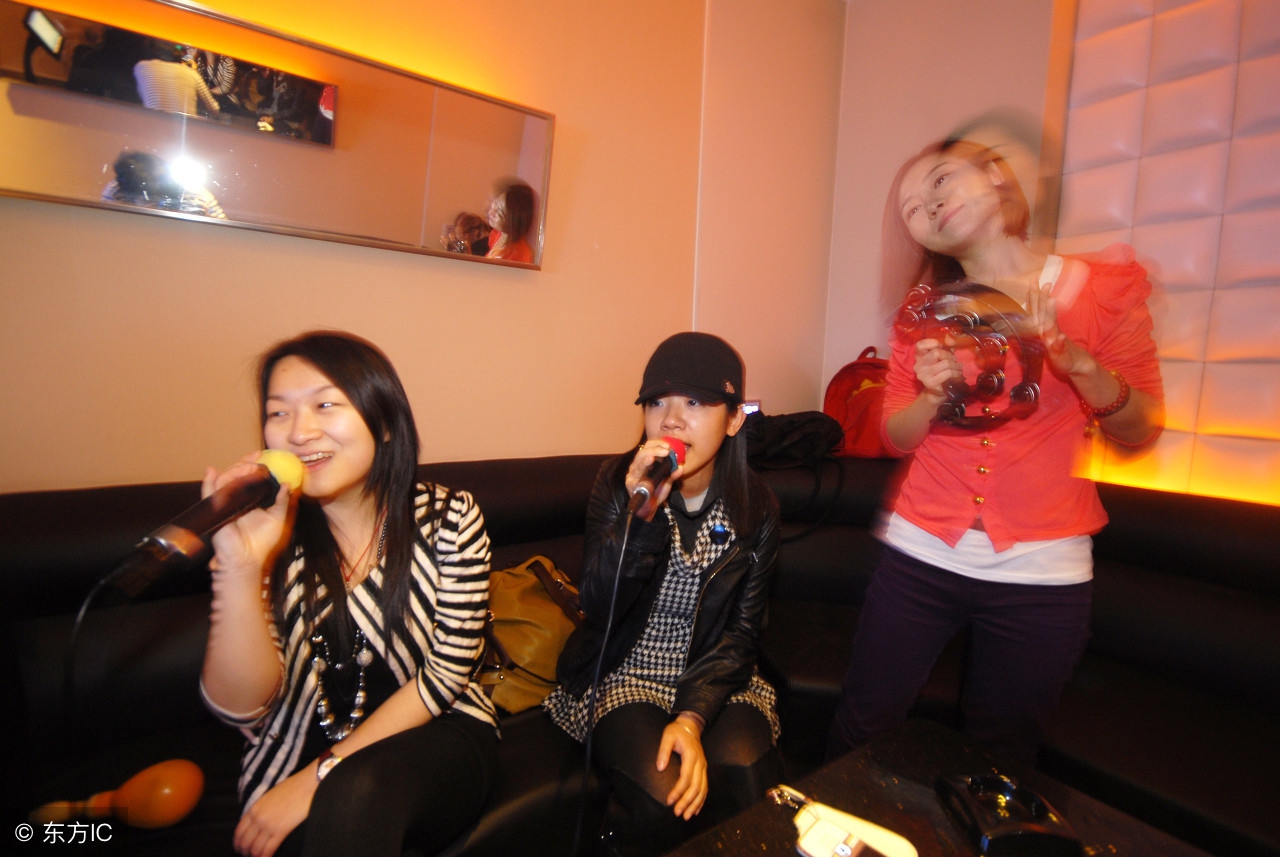 如何快速提高在ktv唱歌的水平,如何在ktv唱歌跟上节奏