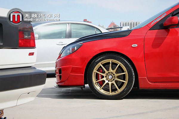 这个聚会里面没有一辆合法的车！