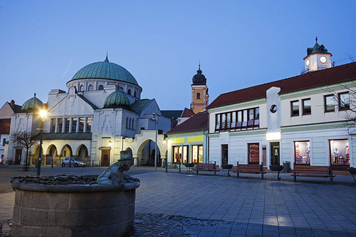 捷克斯洛伐克庆祝五一劳动节,斯洛伐克建交多少周年