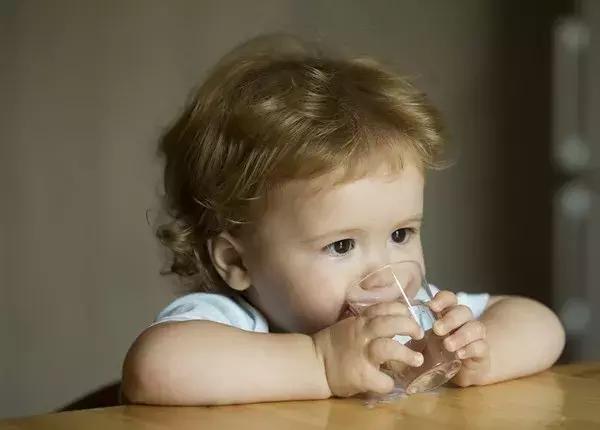 夏季猩红热高发家有娃娃要当心,为什么猩红热高发于儿童