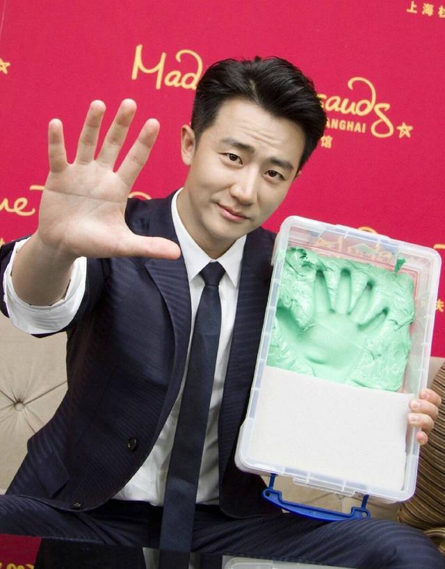 杜莎夫人蜡像李宇春,蜡像很丑的明星