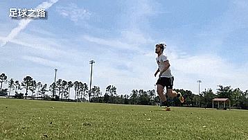 如何侧身接长传球,边后卫接球要领和处理球要领