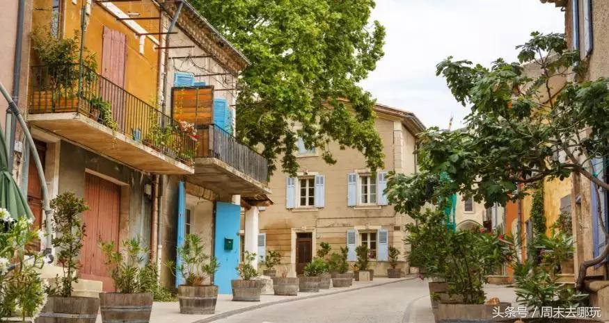 去了夏威夷才知道女人不用穿bra,去了斐济才知道,男人不爱穿裤子