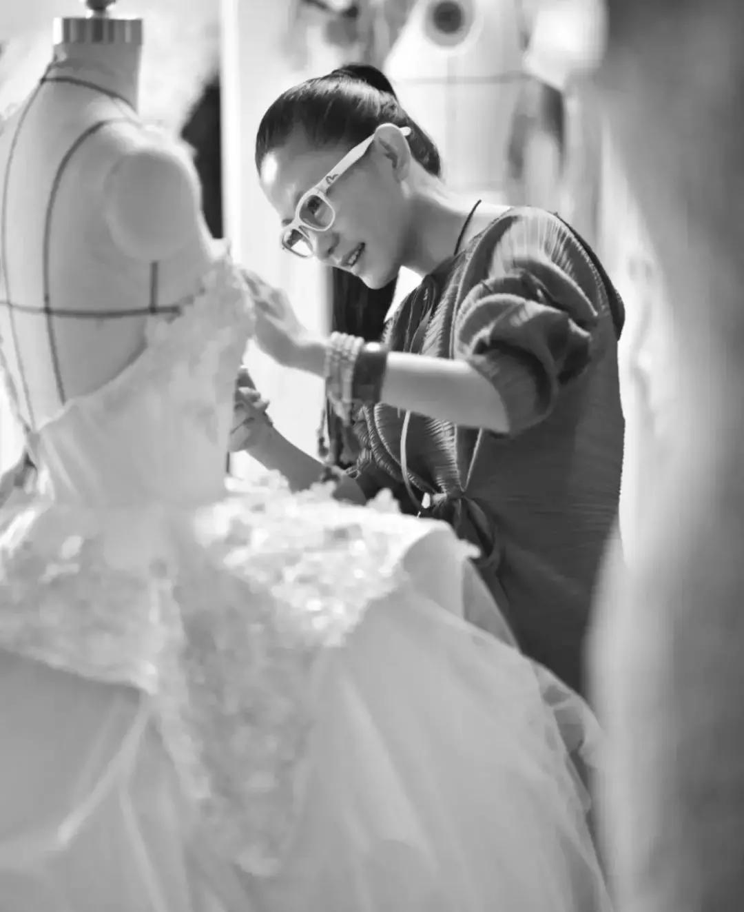 颖儿千山暮雪130斤,颖儿婚纱多少钱