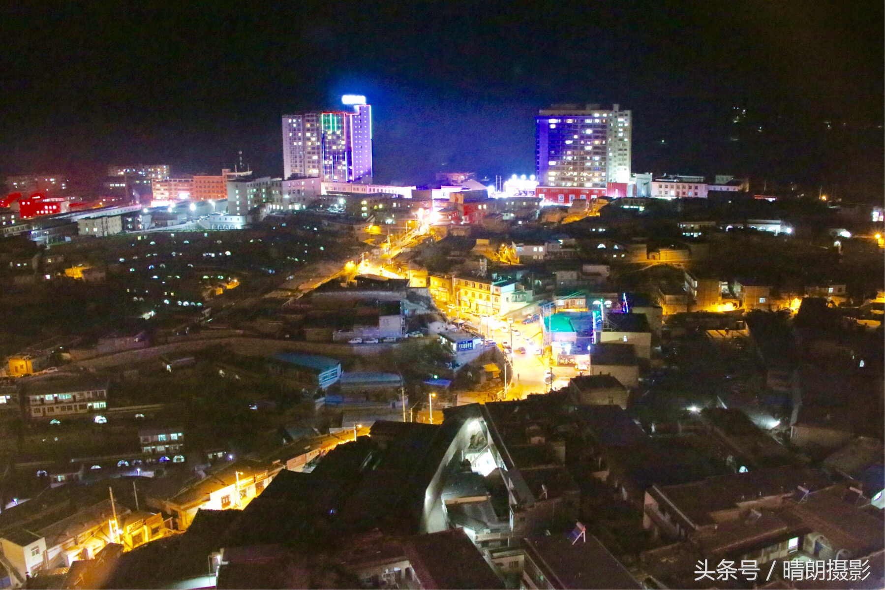 夜幕下的山村美景,夜色下的山城美景