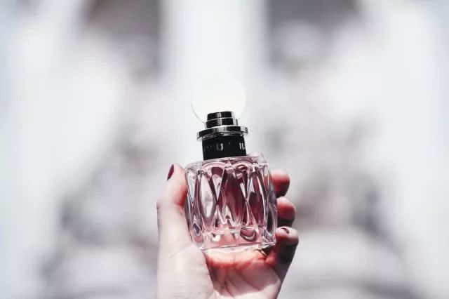 夏天用香水让你更加有魅力,这个夏天用的清爽香水
