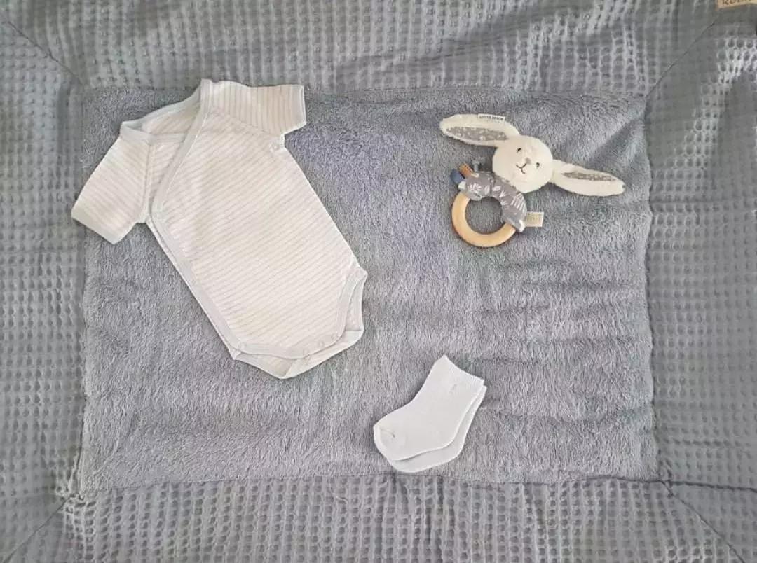 平胸怎么穿不尴尬,平胸怎么穿不空杯