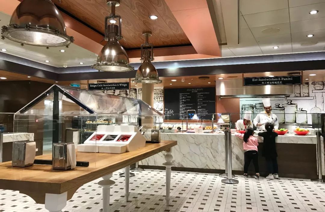 海洋量子号邮轮参观,海洋量子号邮轮航行航拍视频