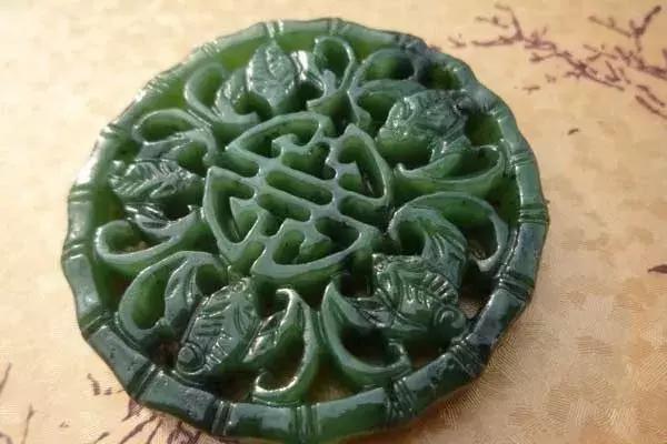 新疆碧玉和俄碧玉,新疆碧玉和俄碧怎么区别