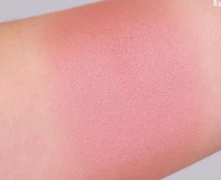 这个牌子出什么都火到断货，女生必须入一个