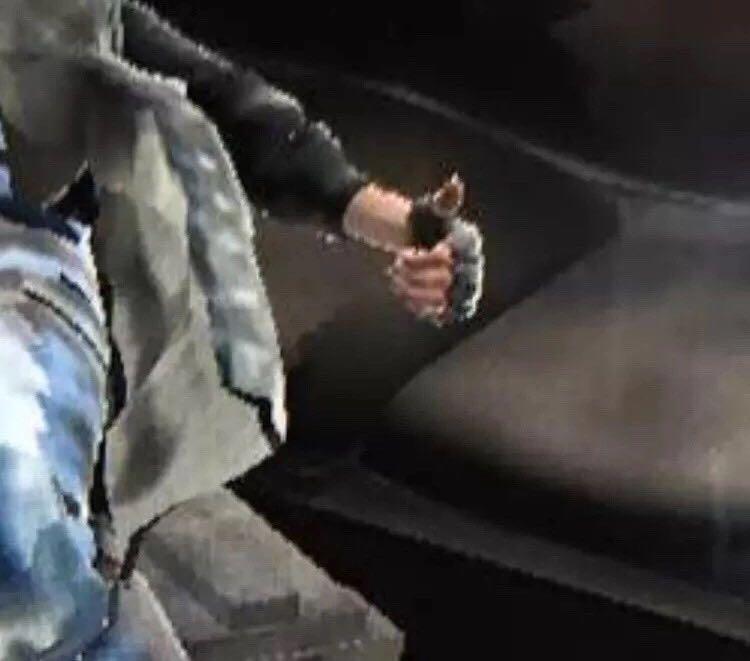 绝地求生：玩家无奈被击中*体下**，网友：一石二鸟，看着蛋疼！