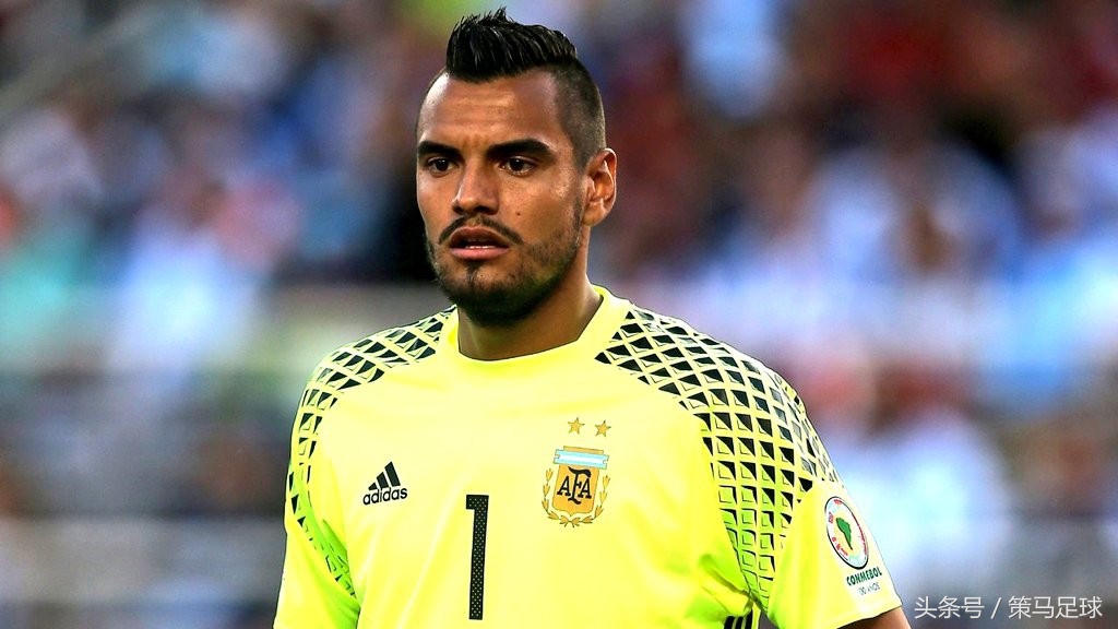 被做了?曝阿根廷功臣并非因伤退出!妻子:某些人希望赶他走!