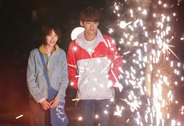 白敬亭病号服打篮球,白敬亭病号服运球