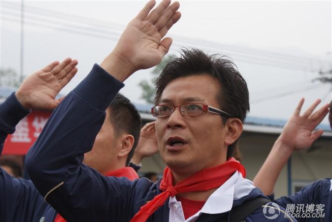 穿越地震带之什邡日记：地震周年谭咏麟黄日华众明星到蓥华小学