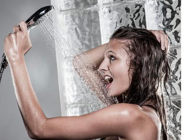 不想让生育受影响需要做哪些检查,不要让孕妇一个人洗澡