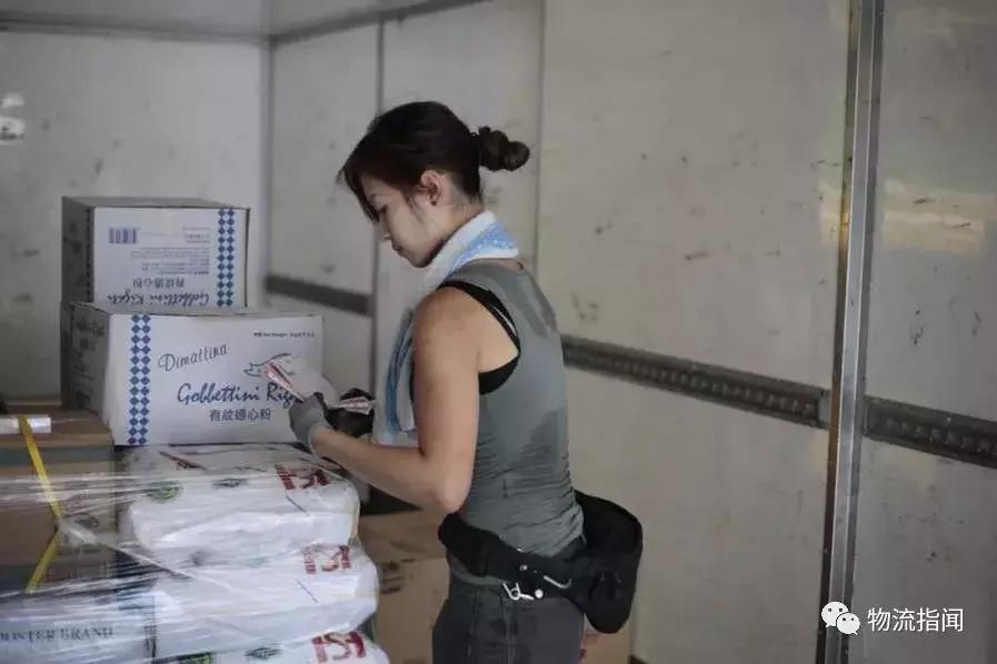 香港最美搬运工女孩,最美港女搬运工