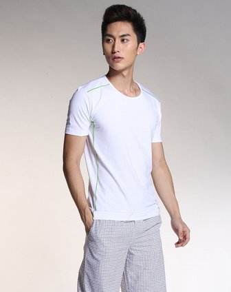 小白鞋、白T恤总是发黄怎么办？几个小窍门，解决你的烦恼！