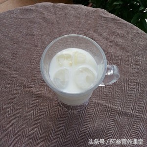 午后来一杯温馨的奶茶,午后来一杯咖啡