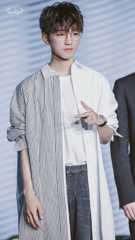 王俊凯bolon暴龙眼镜直播回放,王俊凯bolon暴龙眼镜封面