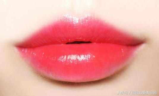 夏天适合哑光口红还是滋润口红,适合夏天涂的口红色号大牌
