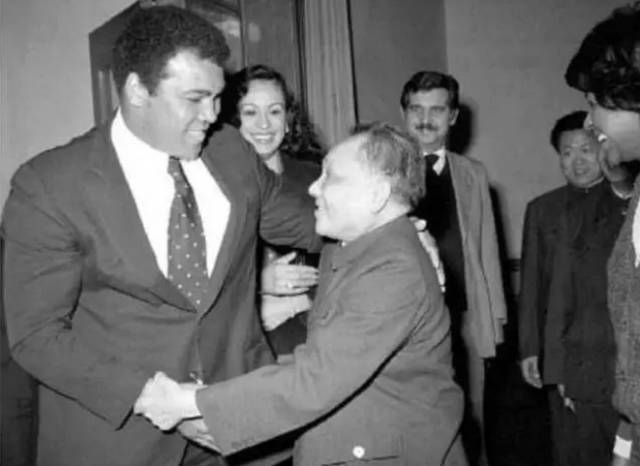 合影留念永不忘,同学合影照时光一去永不回