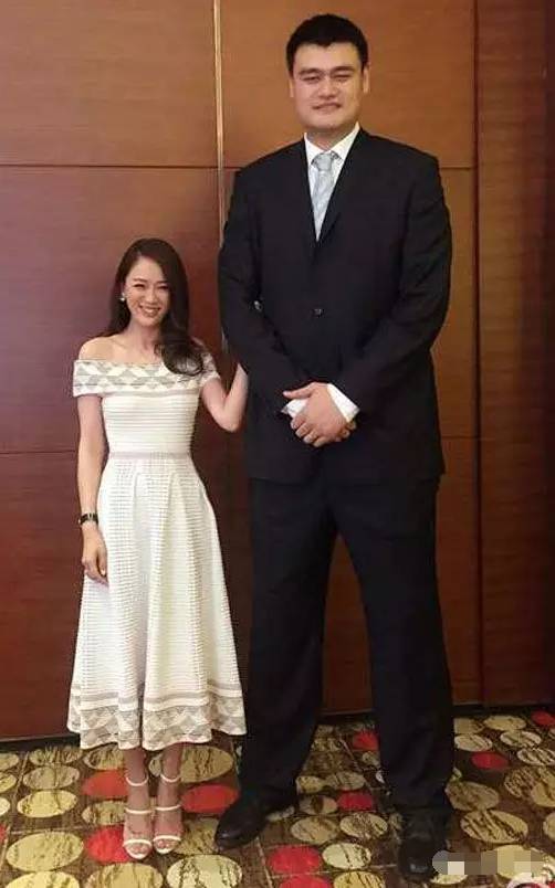 合影留念永不忘,同学合影照时光一去永不回