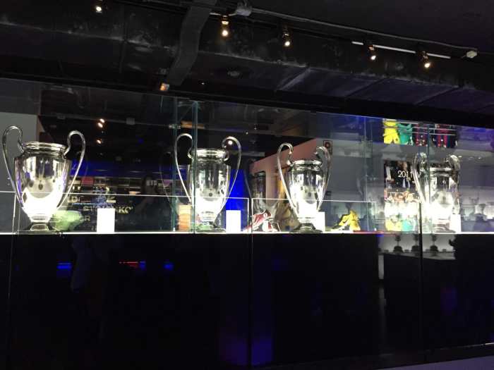 巴萨主场诺坎普是城市名吗,巴萨主场诺坎普颠球