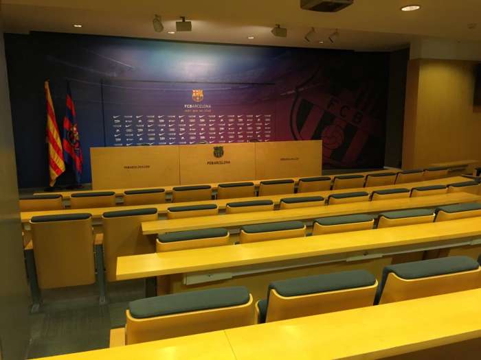 巴萨女足欧冠主场在诺坎普吗,巴萨主场诺坎普英文