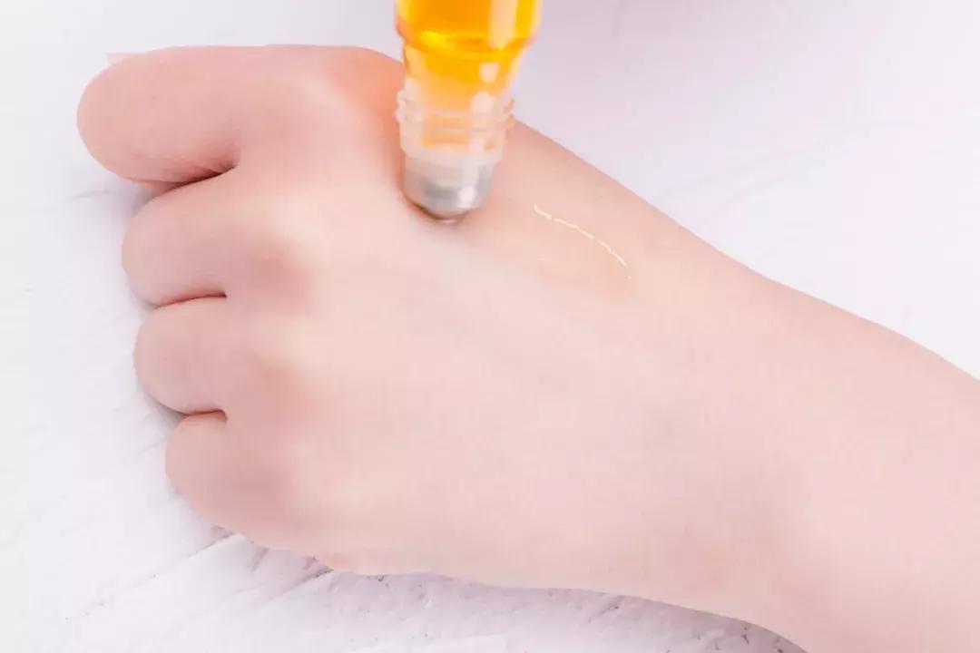 秒杀雅诗兰黛眼霜,安娜柏林多功能滋润小白管眼霜