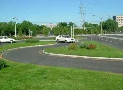 驾考转弯打方向盘技巧,驾考打方向盘手势不对会不会扣分