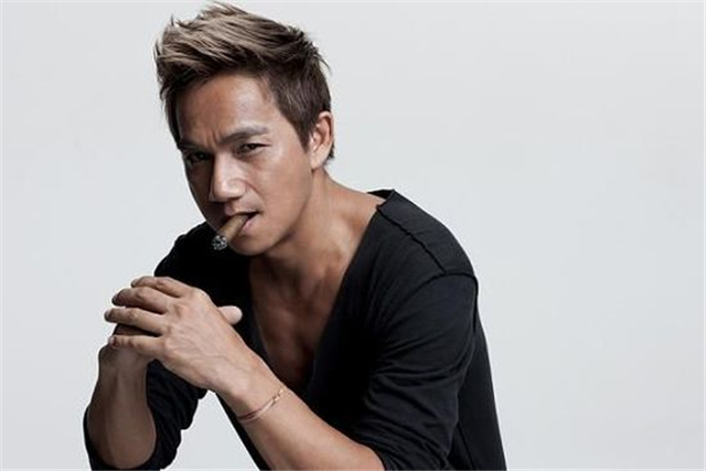 三人同为“达华”，一位已去世，一个背景深厚，第三个是知名奸角