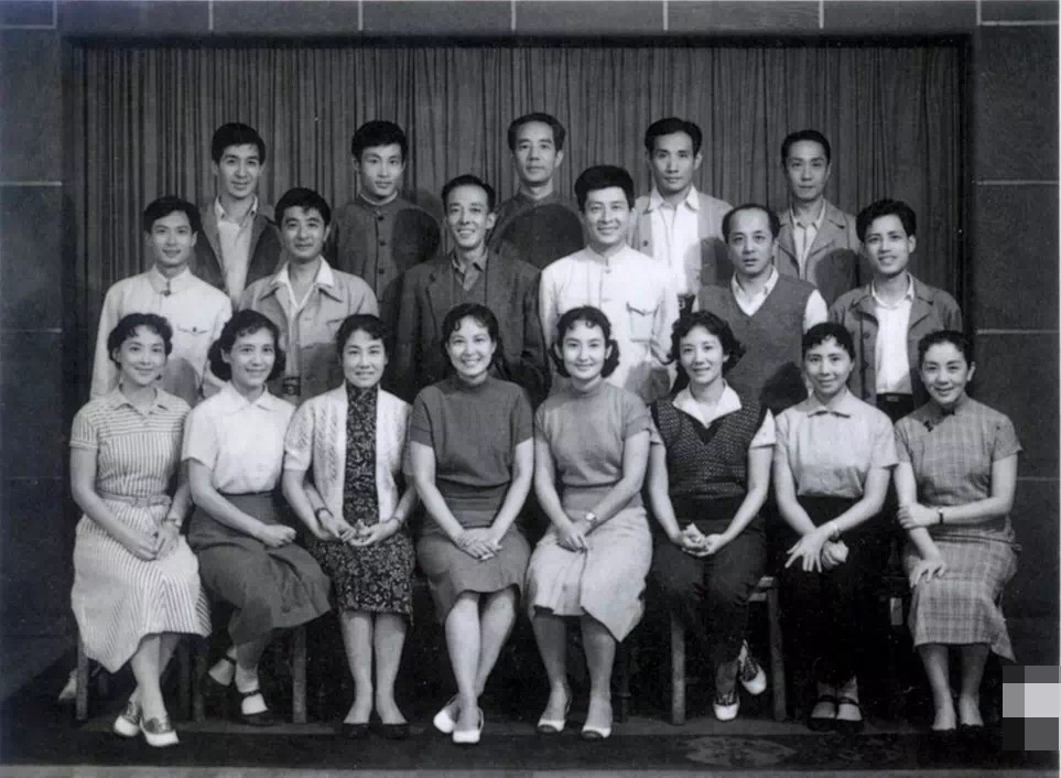 上影厂演员60年代初合影,上影厂55年电影